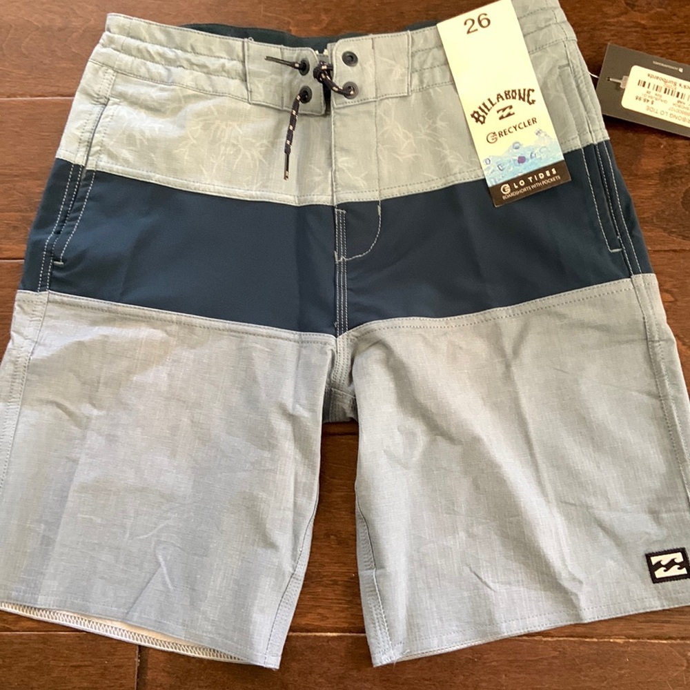 Billabong shorts in size 26 super cool recycler board shorts